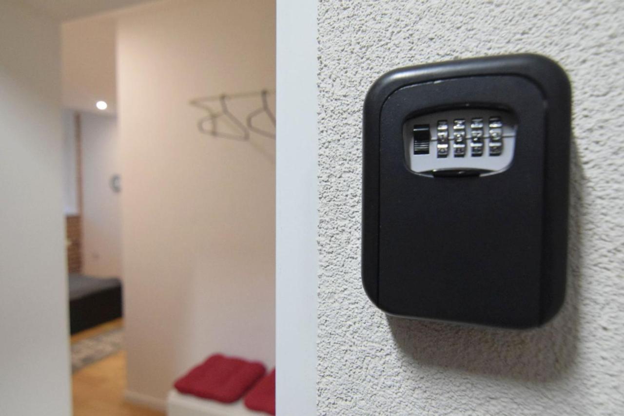 Topolowa Apartments - Self Check In - Next To Main Rail, 10 Min To Main Square Kraków Zewnętrze zdjęcie